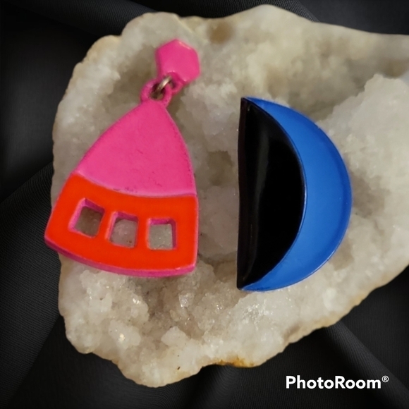 3/$30 VTG 1980s Barbie Kidcore Mismatched Geometric Post Earrings - Picture 1 of 4